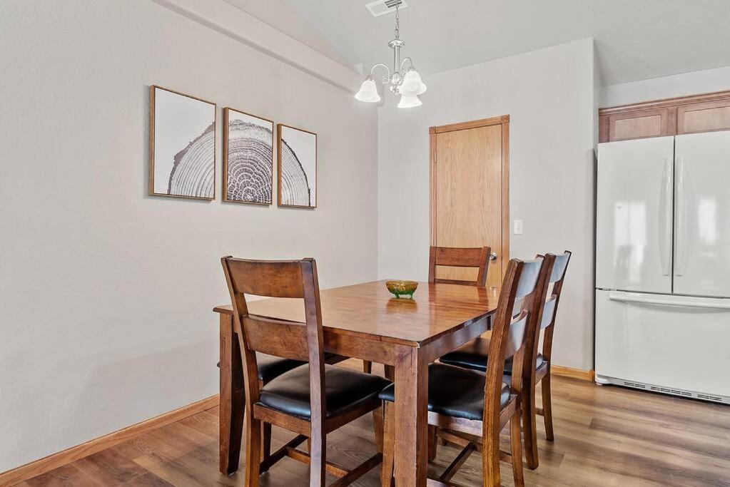 Convenient Townhouse - Near Airport Villa Rapid City Ngoại thất bức ảnh
